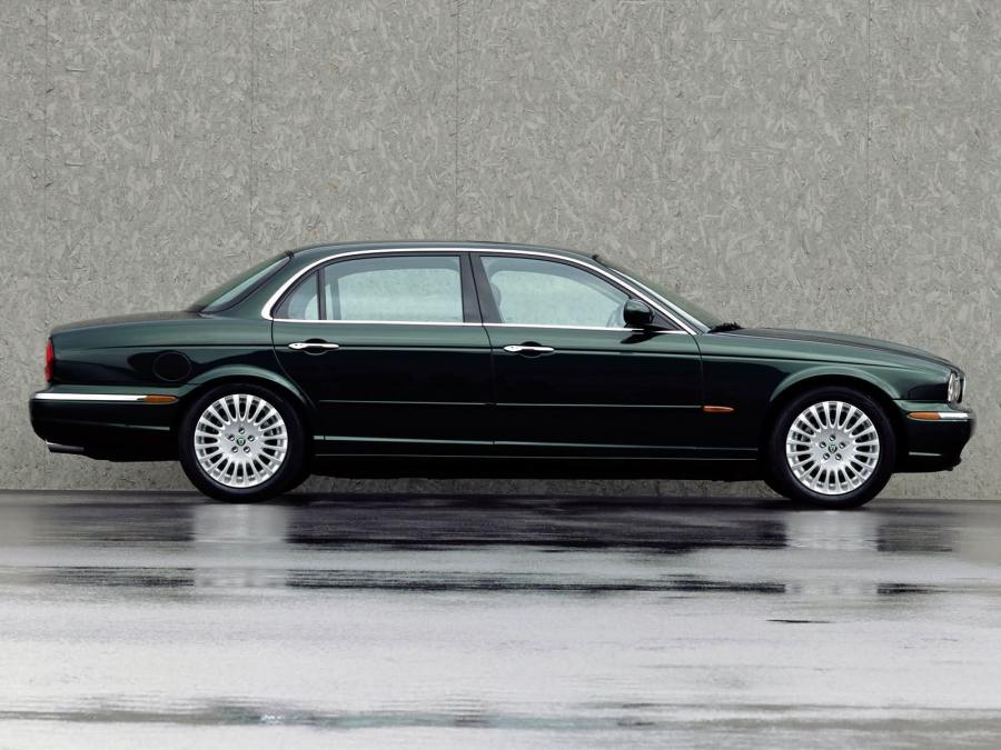  Jaguar XJ8 L 2005 года  (фото 11 из 63)